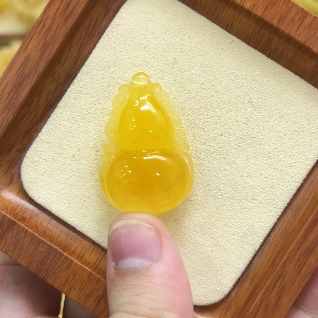 蜜蜡未镶嵌珠宝奇石