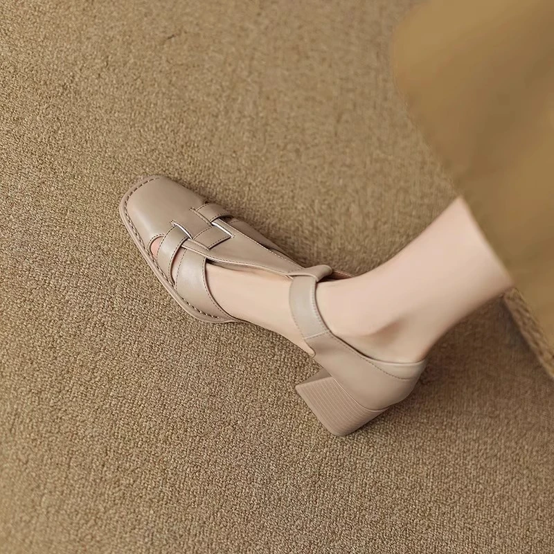 法式粗跟包头软皮罗马鞋女2025年夏季新款镂空一字带复古高跟凉鞋