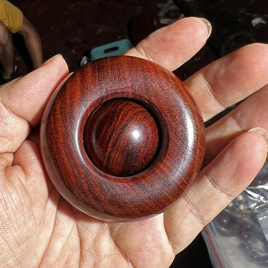 赞比西紫檀手把件石来运转