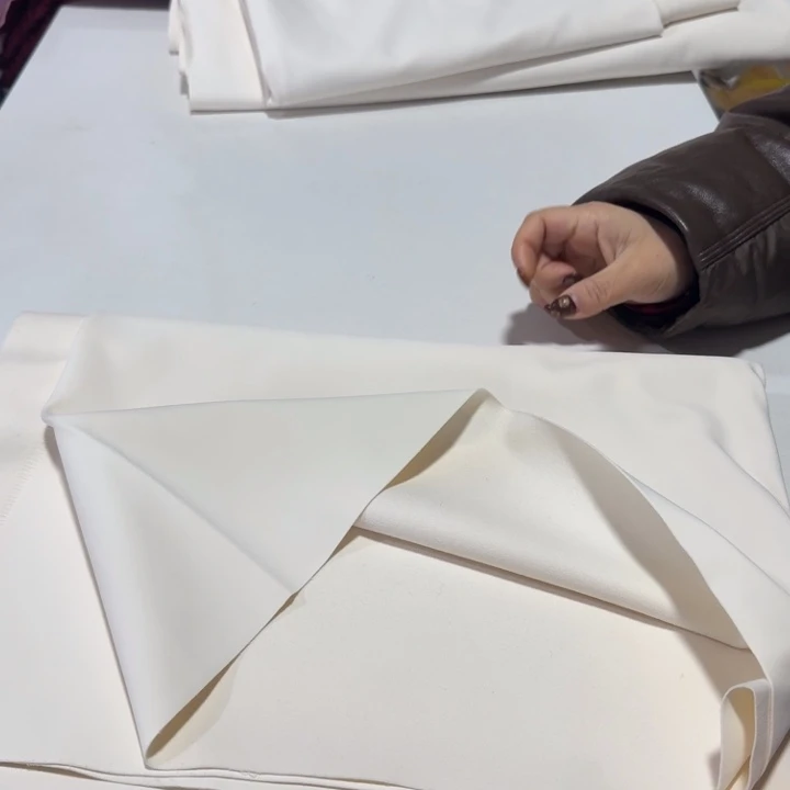 无纺布1.5米冲锋衣面料