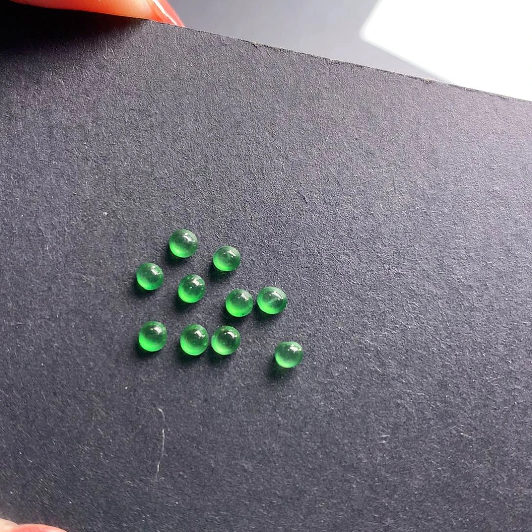 翡翠裸石一手卡2.7.10颗