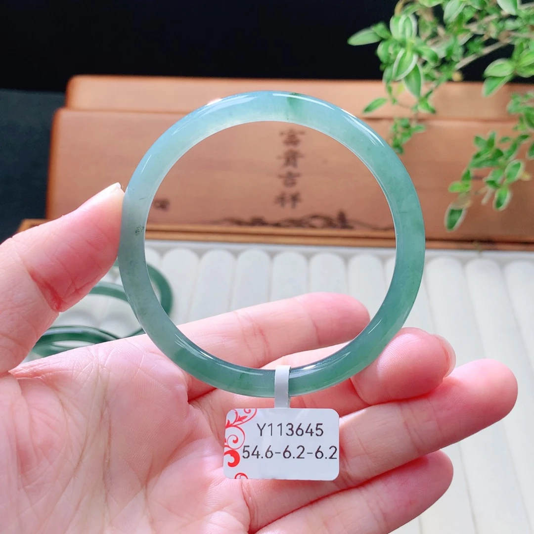 未镶嵌手镯（圆镯）翡翠