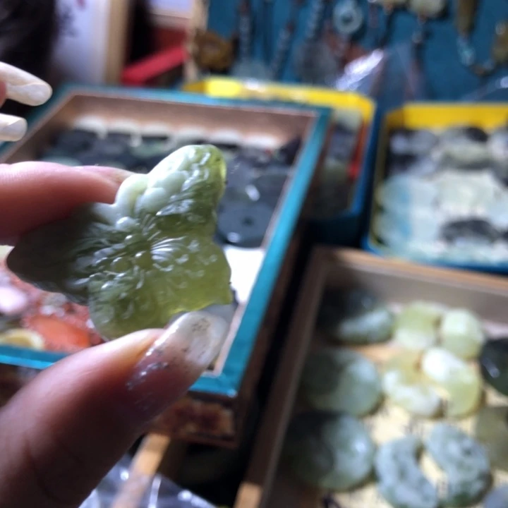 岫玉未镶嵌岫玉挂件