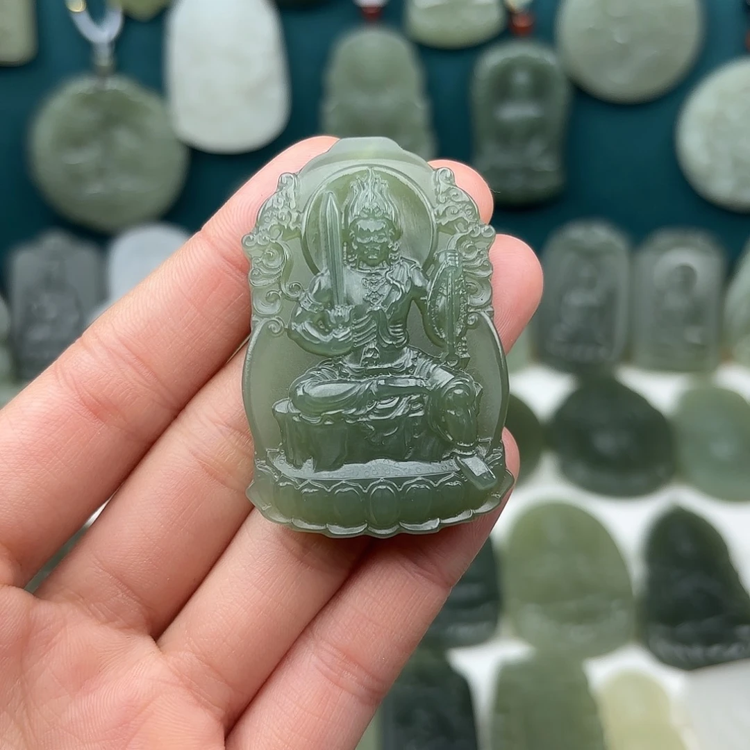 ****芳和田玉未镶嵌颈饰