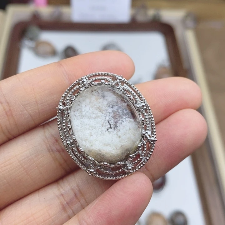 未镶嵌颈饰水晶?****?水晶