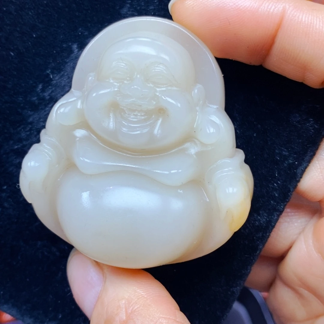 未镶嵌石英质玉（黄龙玉）颈饰