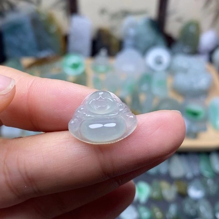 翡翠未镶嵌颈饰佛公