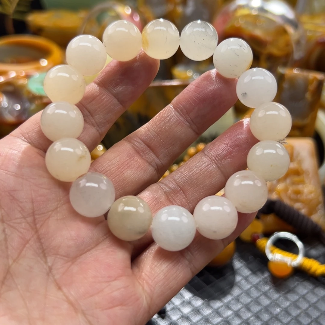 颈饰未镶嵌石英质玉