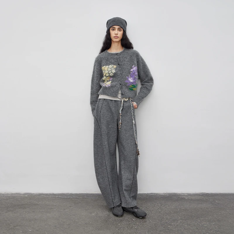 半圆绒感面料女装[运动]2025秋短款箱圆领毛衣Q5200901