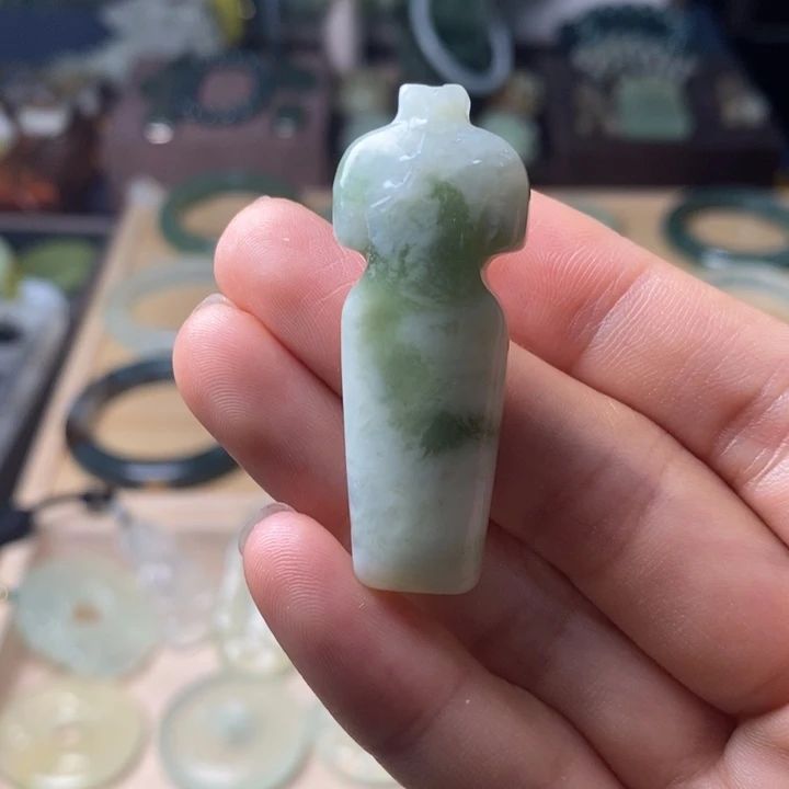 蛇纹石玉未镶嵌颈饰