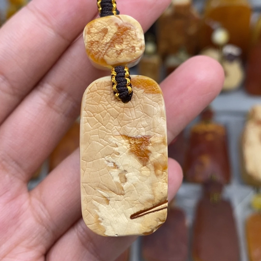 未镶嵌琥珀珠宝奇石