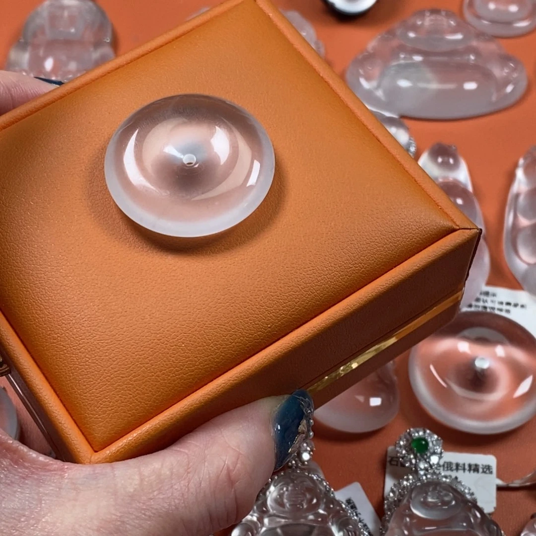 石英质玉未镶嵌颈饰平安扣