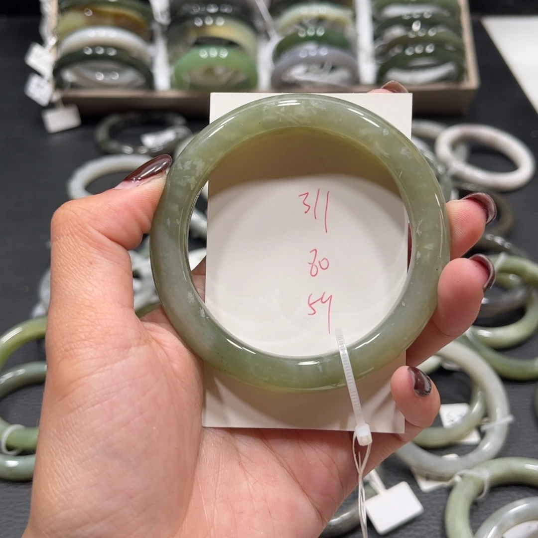 和田玉未镶嵌手镯