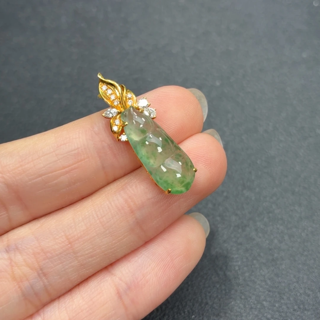 翡翠18K金镶嵌颈饰