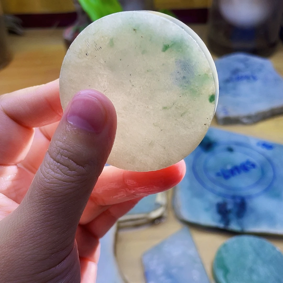 翡翠未镶嵌颈饰毛料14