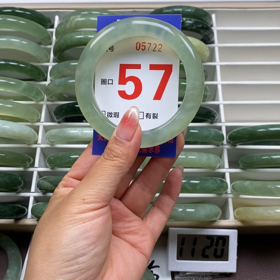 岫玉手镯未镶嵌我