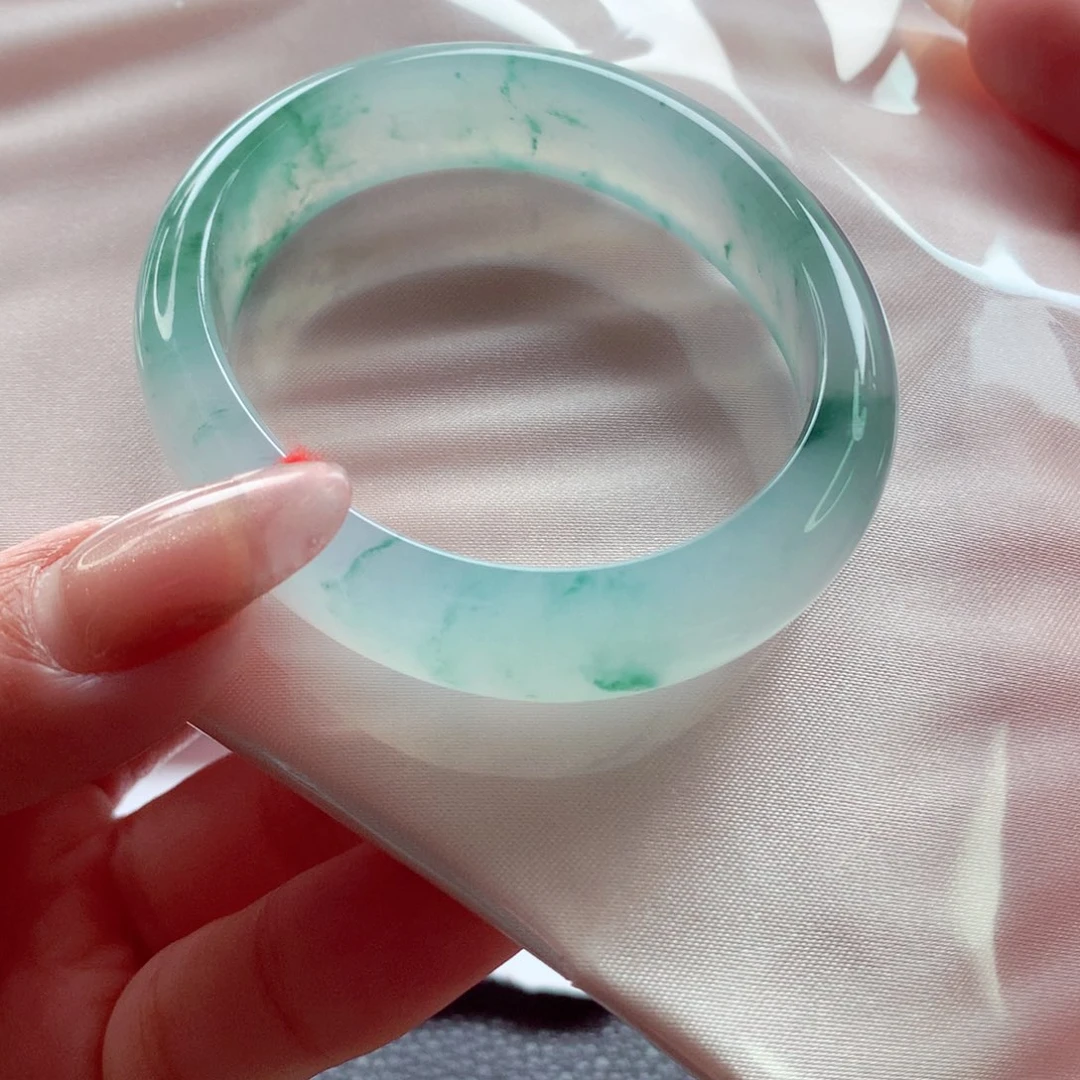 翡翠未镶嵌手镯（贵妃镯）师妹53贵妃冰飘绿清爽干净