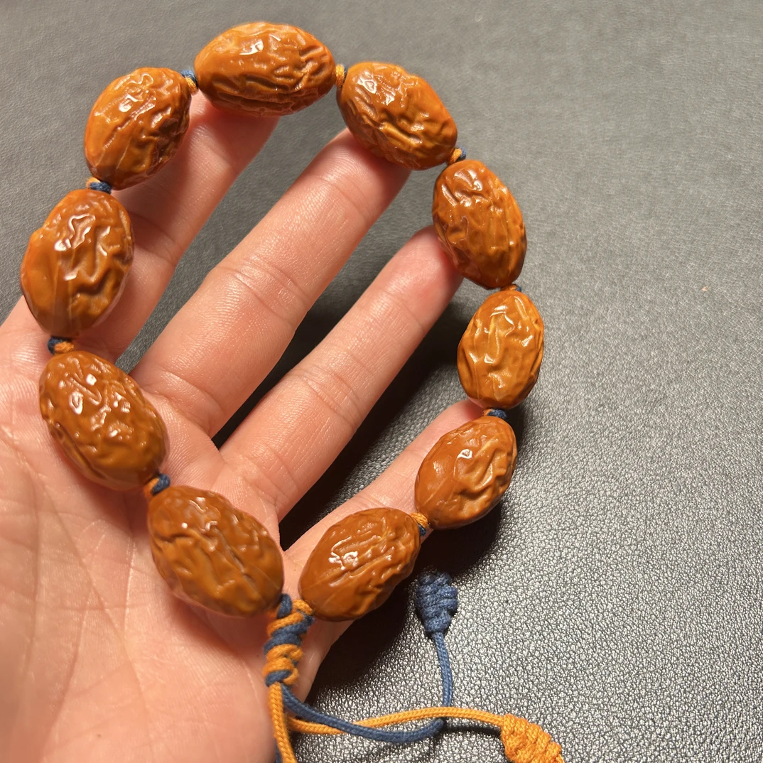 1.6左右鸡血红老油核大枣手持