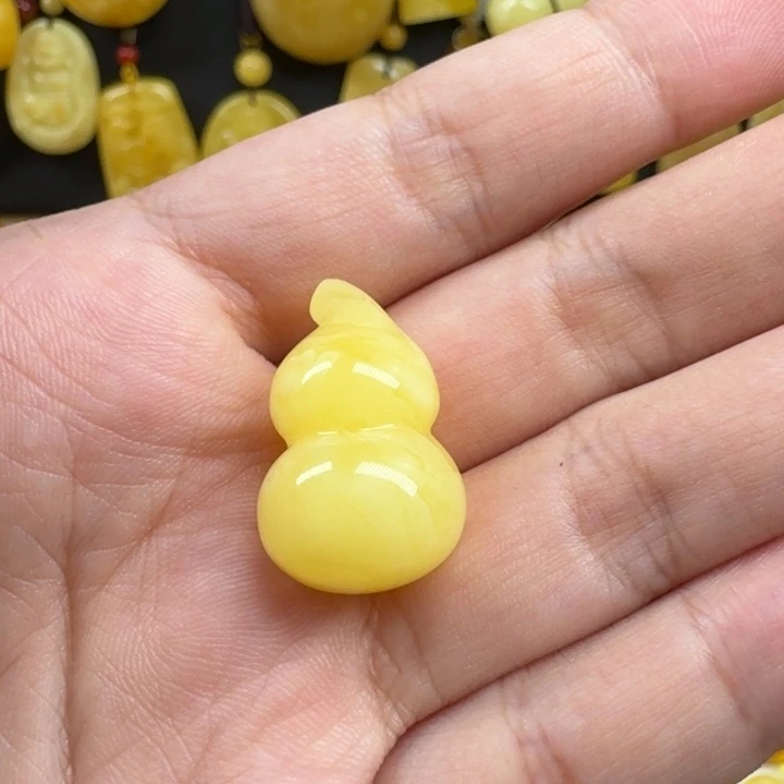 蜜蜡未镶嵌珠宝奇石