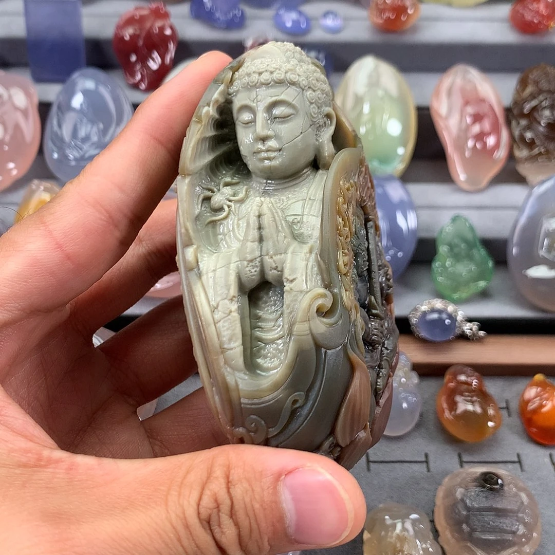 石英质玉颈饰未镶嵌风***人