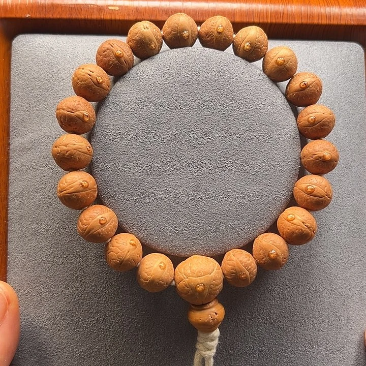 凤眼菩提手串矮圆凤眼菩提手串1