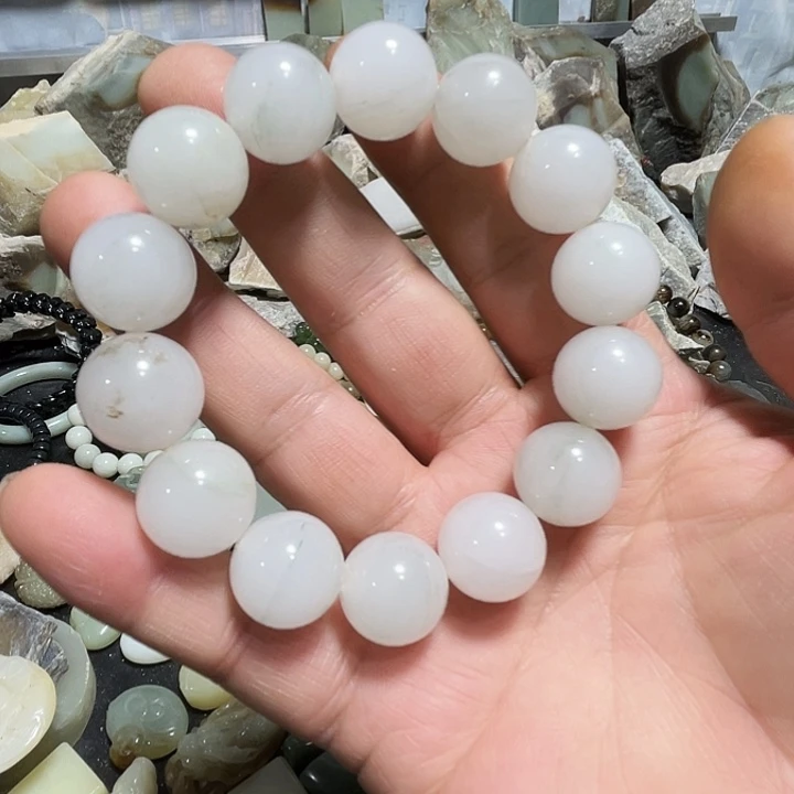 和田玉（糖玉）未镶嵌把件