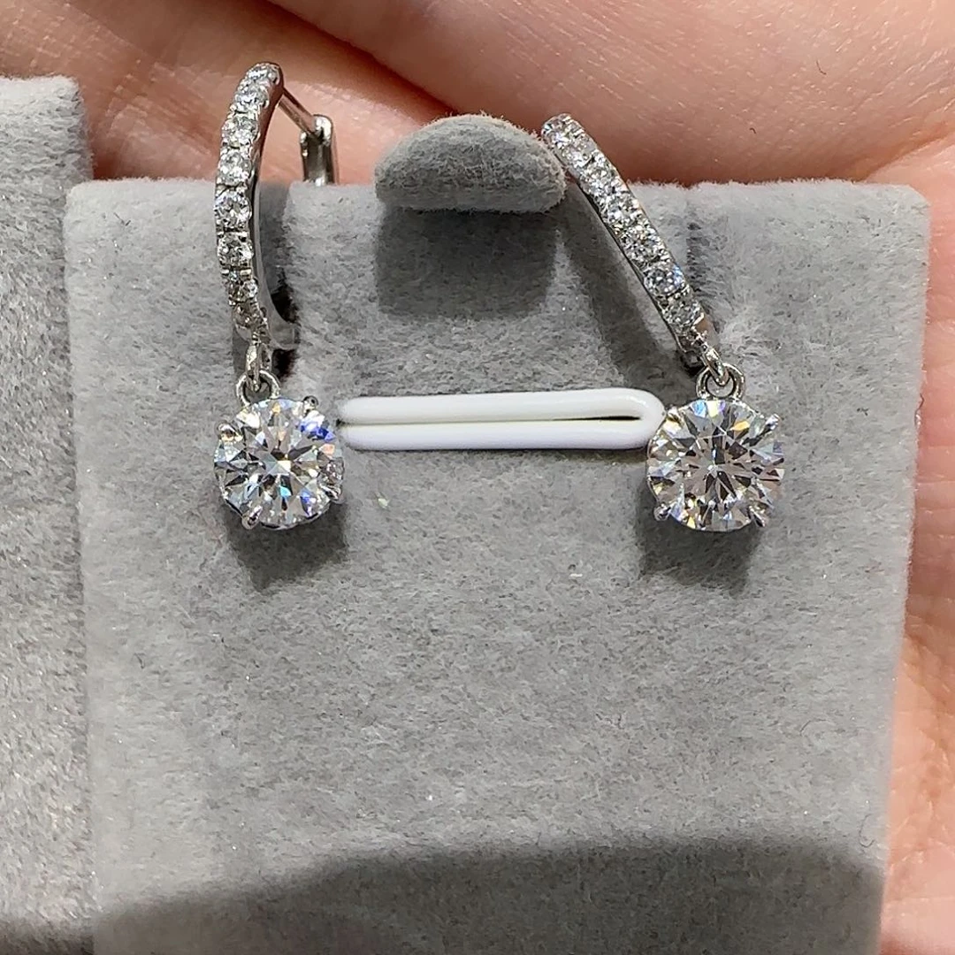 18K金镶嵌实验室培育钻石樱桃耳坠1卡