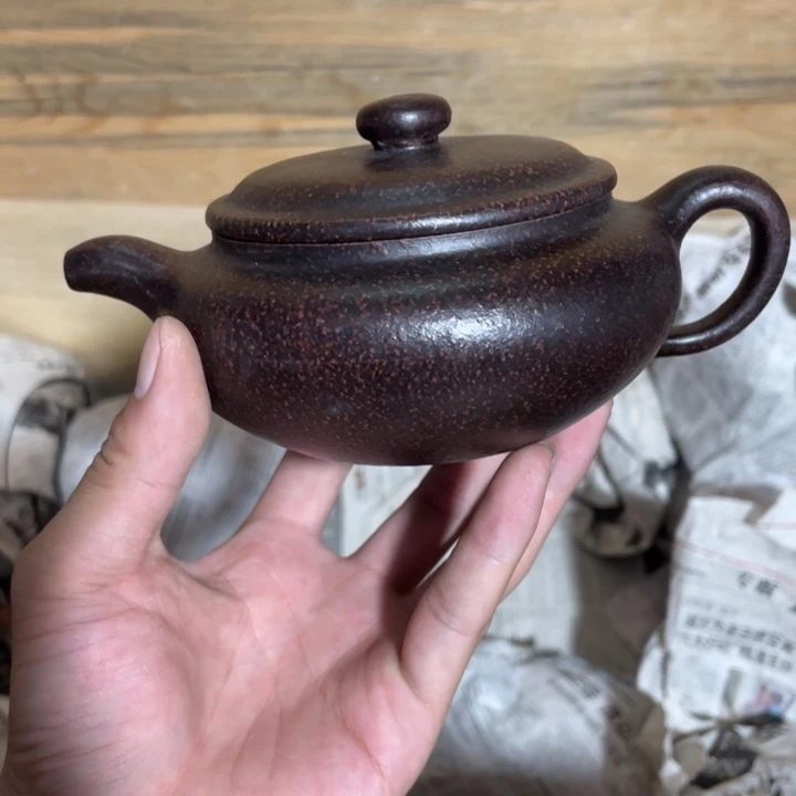 茶壶紫砂老厂紫砂壶一件。