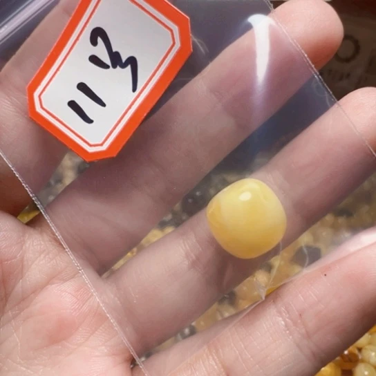 琥珀裸石未镶嵌?*11号，11.4mm微瑕