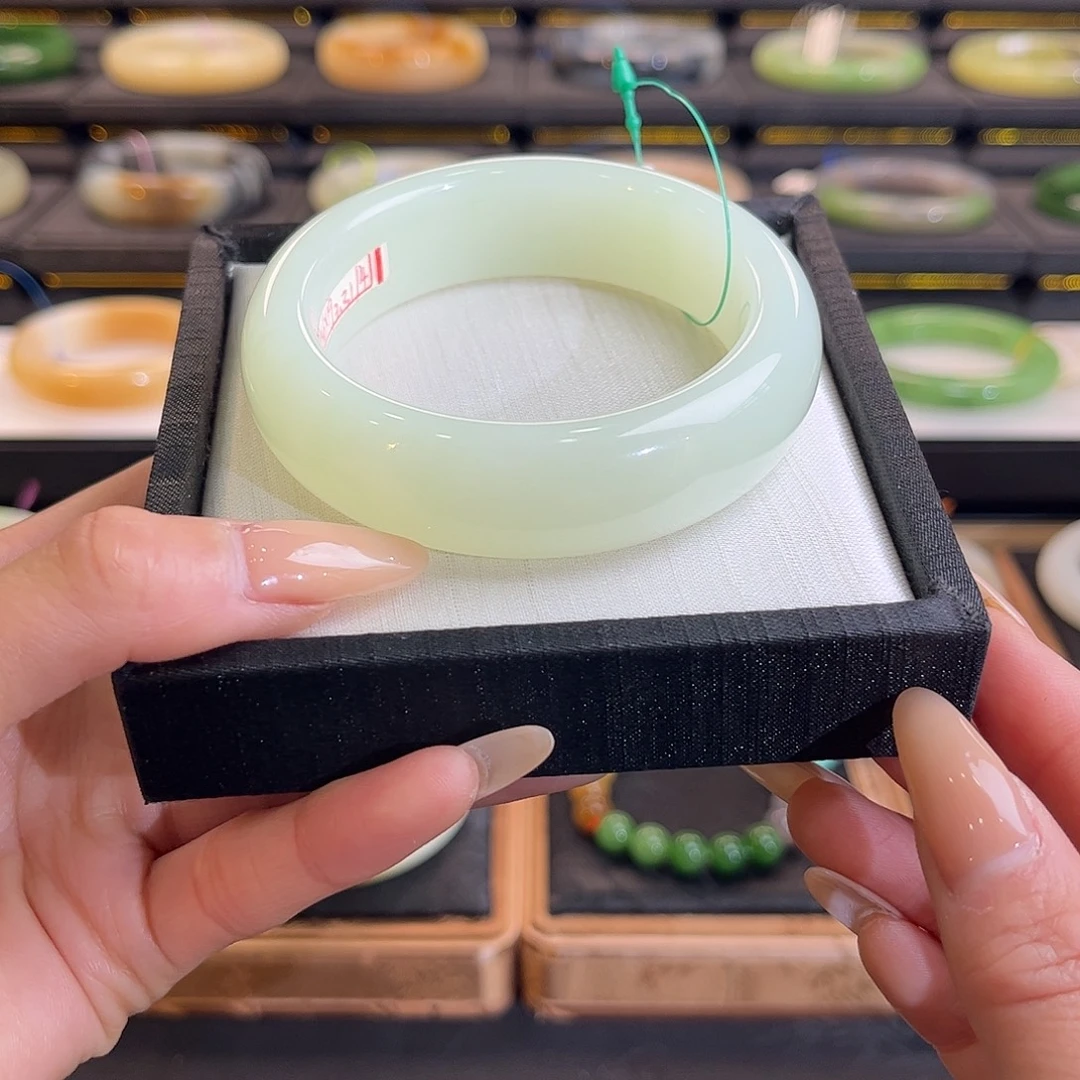 和田玉未镶嵌手镯56 57