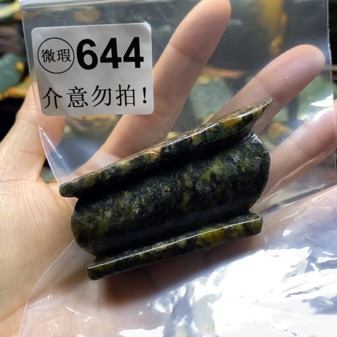 未镶嵌岫岩河磨玉（透闪石质玉）把件