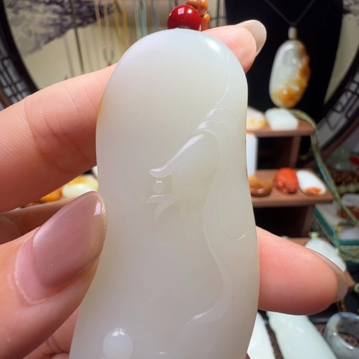 倾***听和田玉未镶嵌颈饰
