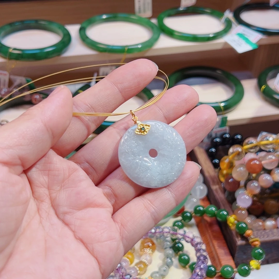 翡翠颈饰未镶嵌小****e