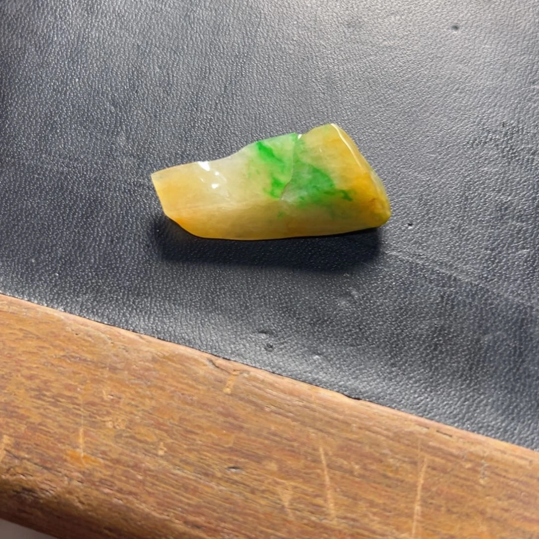 定制翡翠未镶嵌黄加绿
