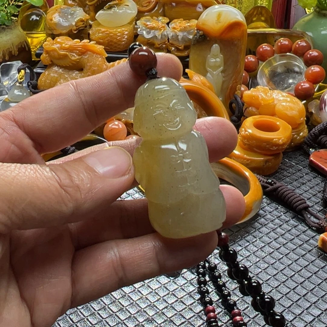 大***娘石英质玉未镶嵌颈饰