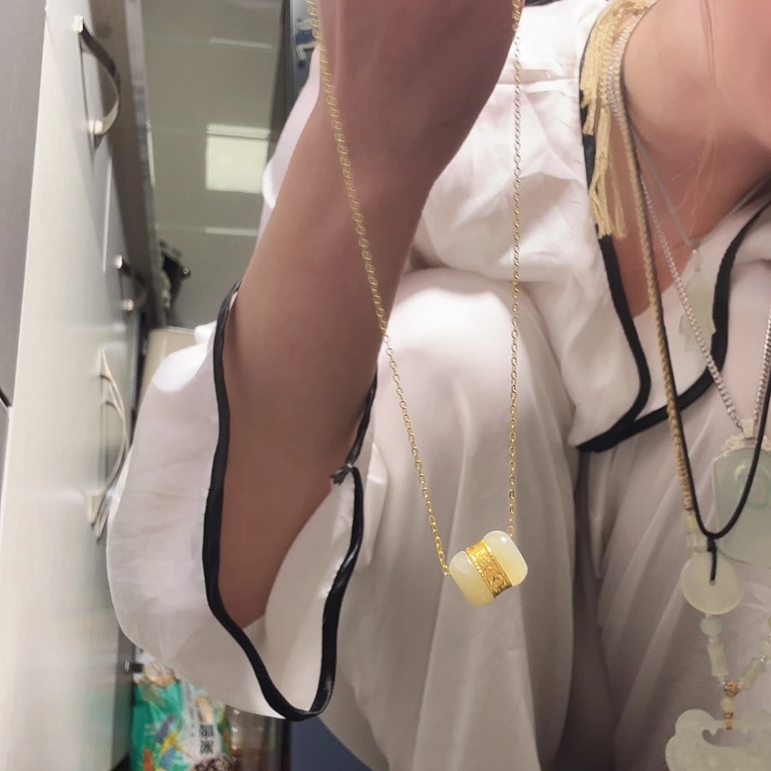 和田玉颈饰18K金镶嵌路路通