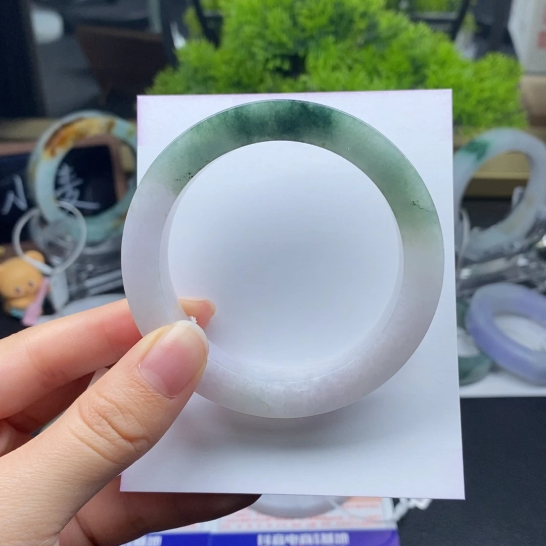 未镶嵌手镯定制翡翠白底油青半山水