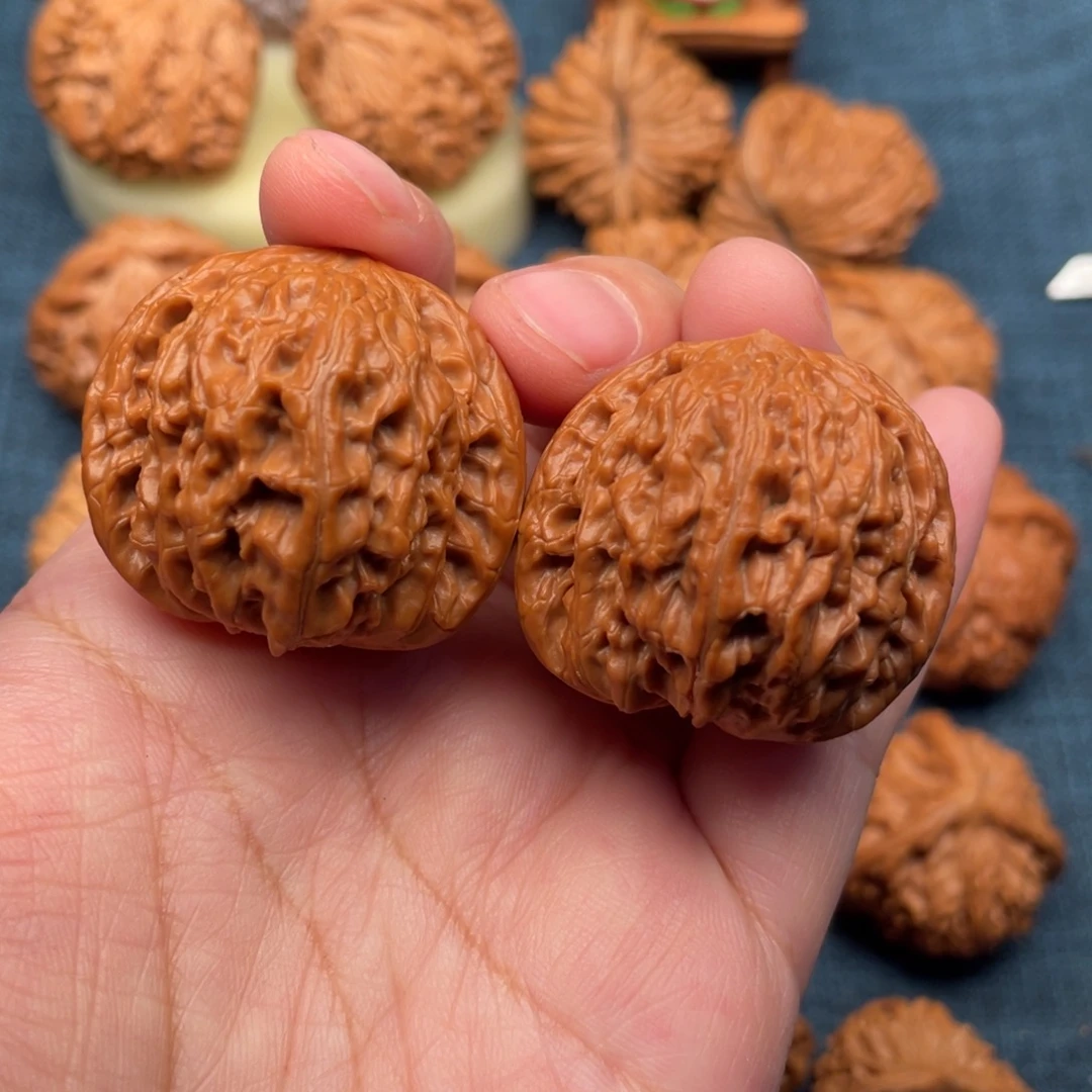 文玩核桃把件36山地红皮球磨