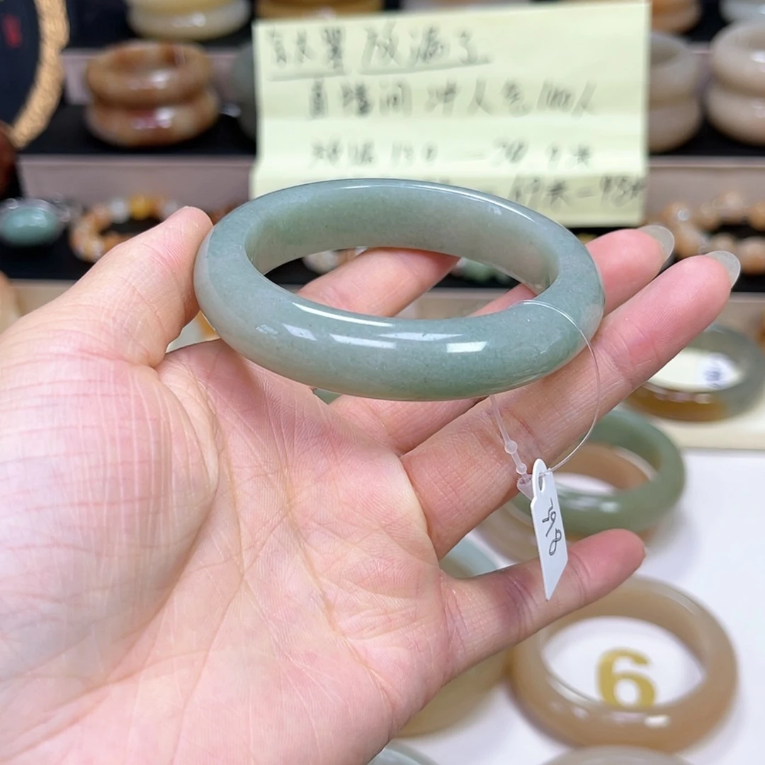 【闪购商品】石英质玉手镯未镶嵌默*