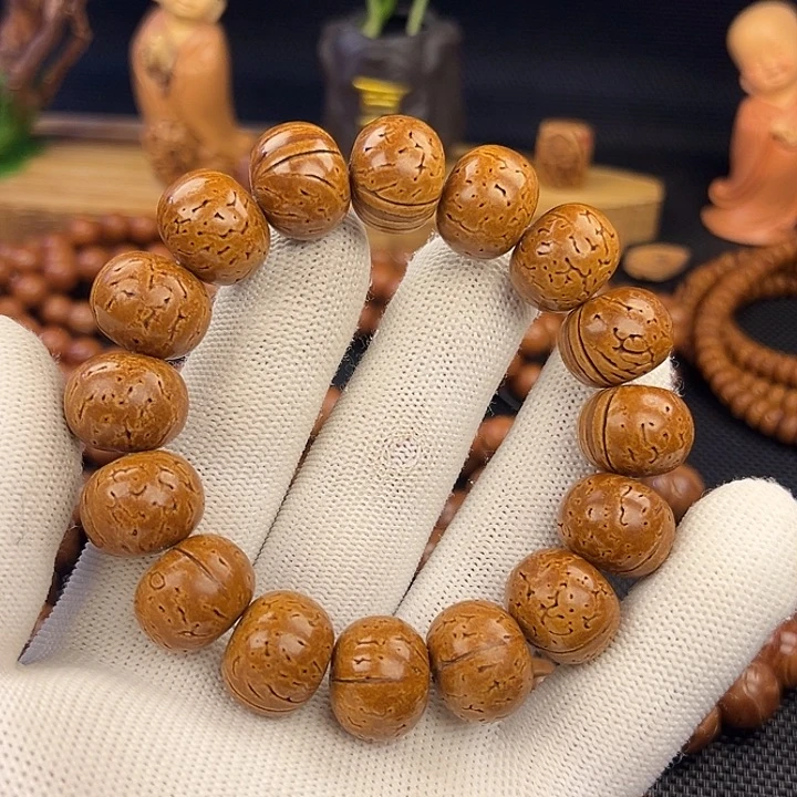 东北野生桃核苹果园