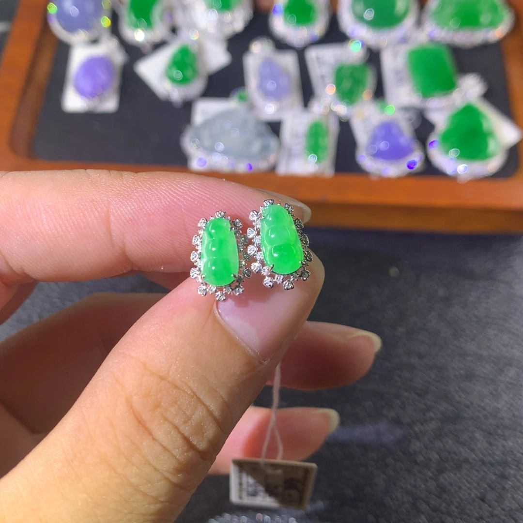 18K金镶嵌翡翠耳饰翡翠