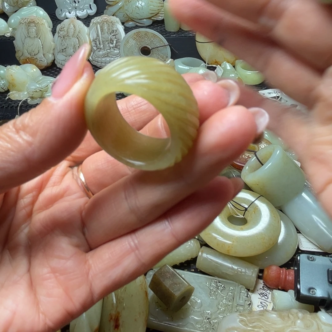 难***遇和田玉未镶嵌颈饰