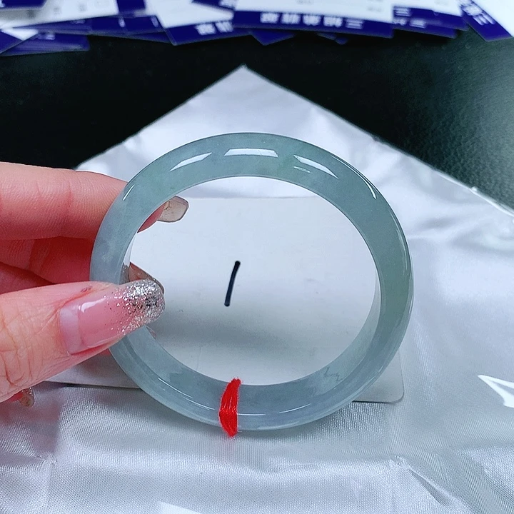 翡翠手镯未镶嵌翡翠手镯未镶嵌