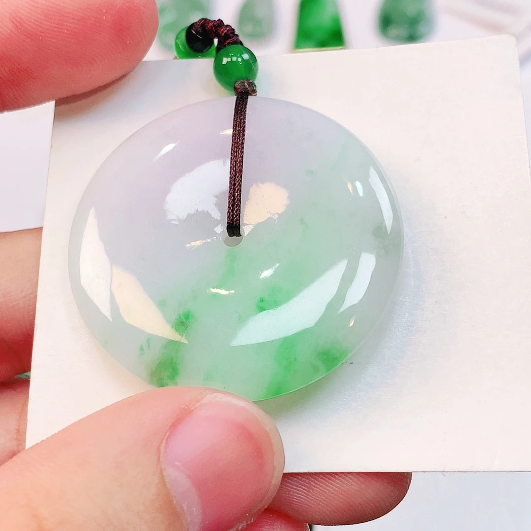 翡翠未镶嵌颈饰缅甸