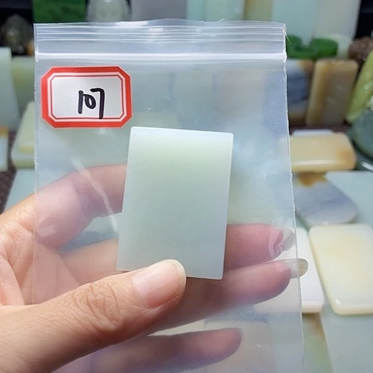 好***安和田玉未镶嵌颈饰