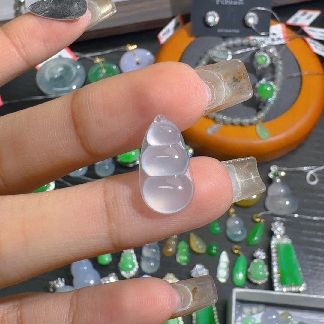 赵***胖翡翠未镶嵌吊坠(不含链)