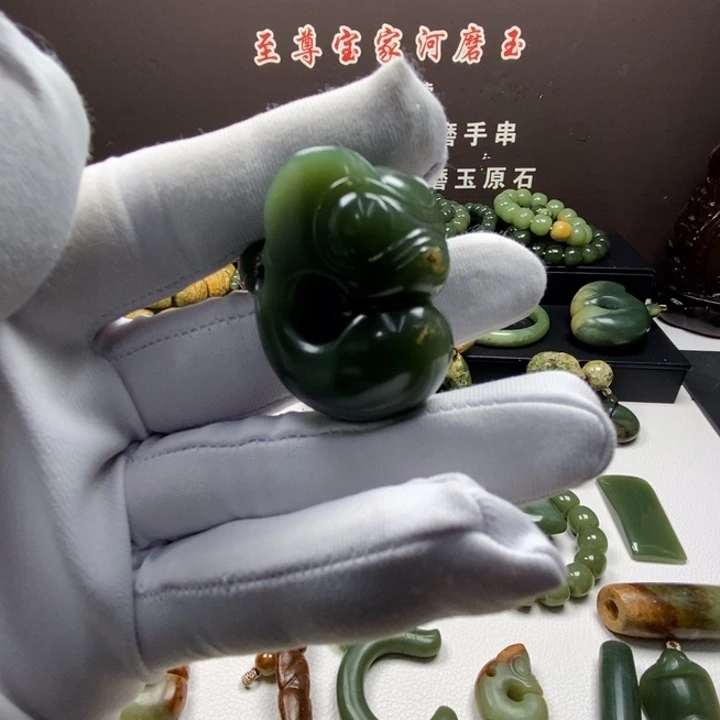 岫岩河磨玉（透闪石质玉）未镶嵌颈饰