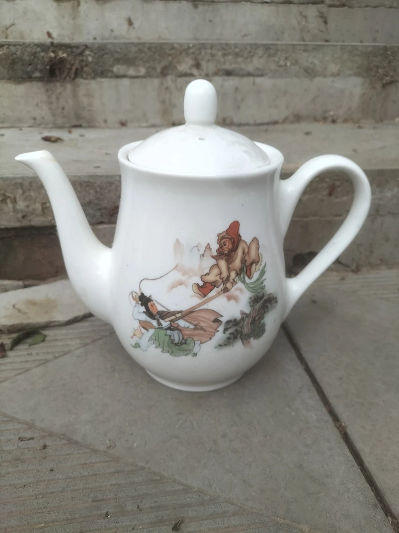 库存微瑕单孔 三打白骨精水壶一个