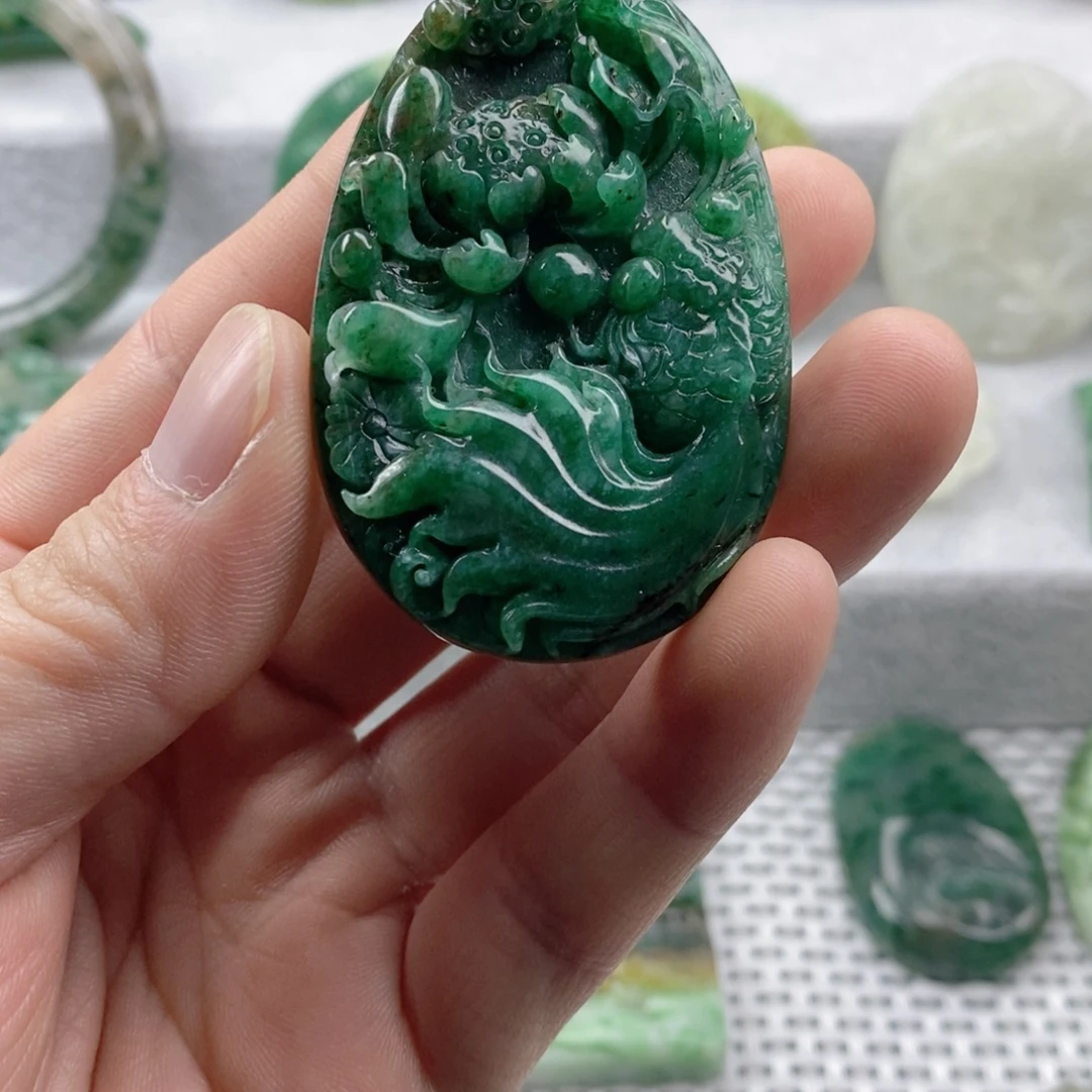 独山玉未镶嵌颈饰