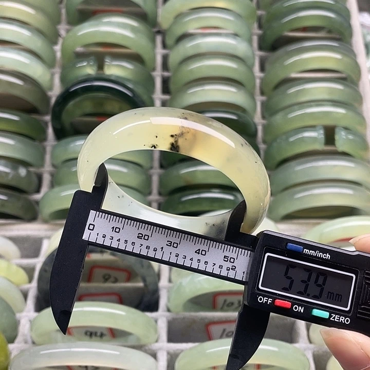 蛇纹石玉未镶嵌手镯104